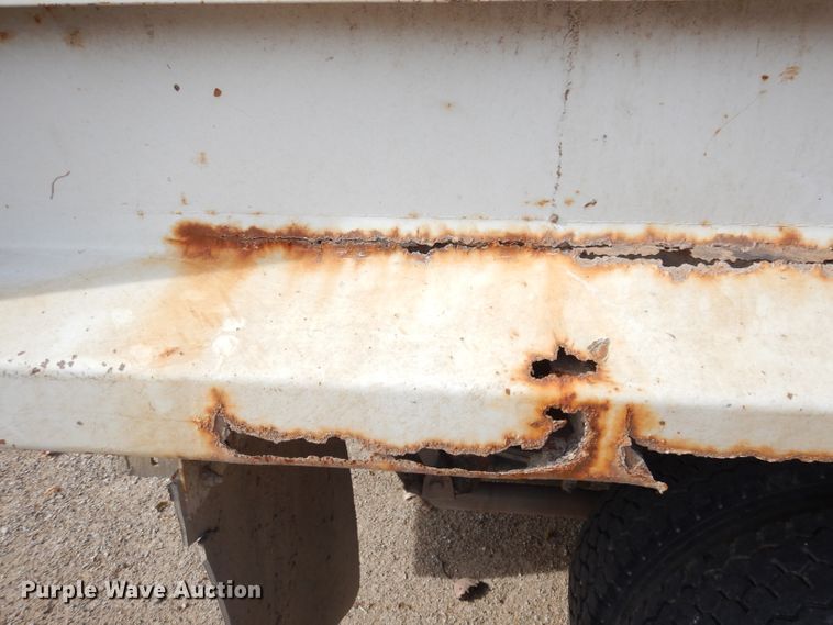 image for item DK3077 2002 GMC Sierra 3500HD SLE  dump truck