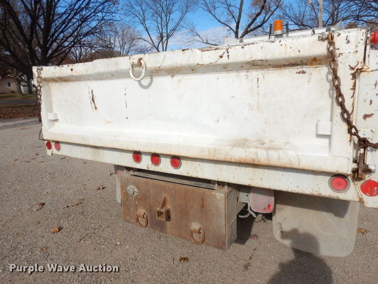 image for item DK3077 2002 GMC Sierra 3500HD SLE  dump truck