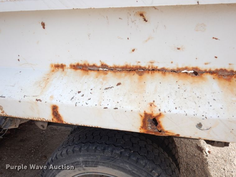 image for item DK3077 2002 GMC Sierra 3500HD SLE  dump truck