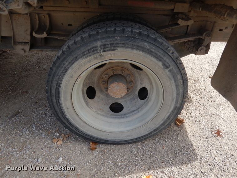 image for item DK3077 2002 GMC Sierra 3500HD SLE  dump truck