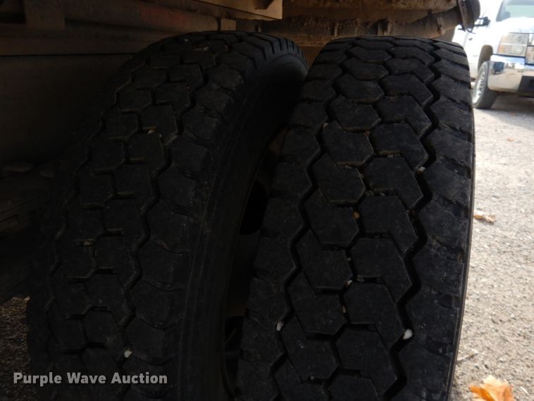 image for item DK3077 2002 GMC Sierra 3500HD SLE  dump truck