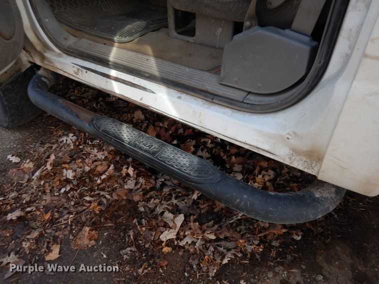 image for item DK3077 2002 GMC Sierra 3500HD SLE  dump truck