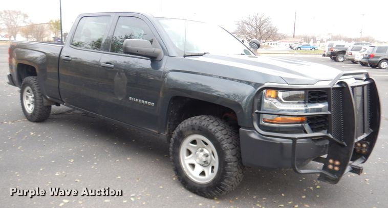 image for item DK3152 2018 Chevrolet Silverado 1500  Crew Cab pickup truck