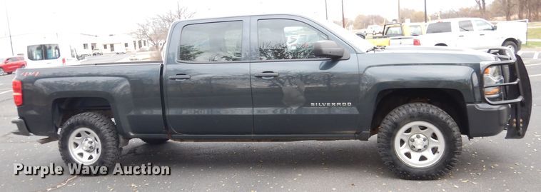 image for item DK3152 2018 Chevrolet Silverado 1500  Crew Cab pickup truck