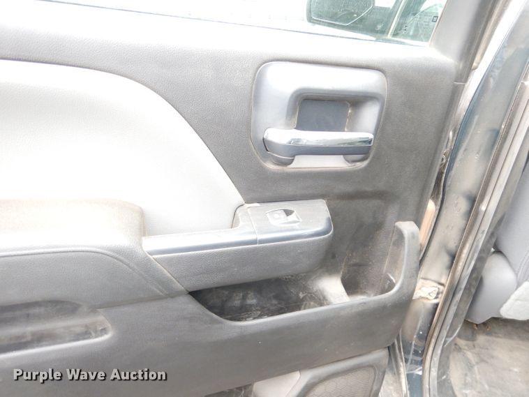 image for item DK3152 2018 Chevrolet Silverado 1500  Crew Cab pickup truck