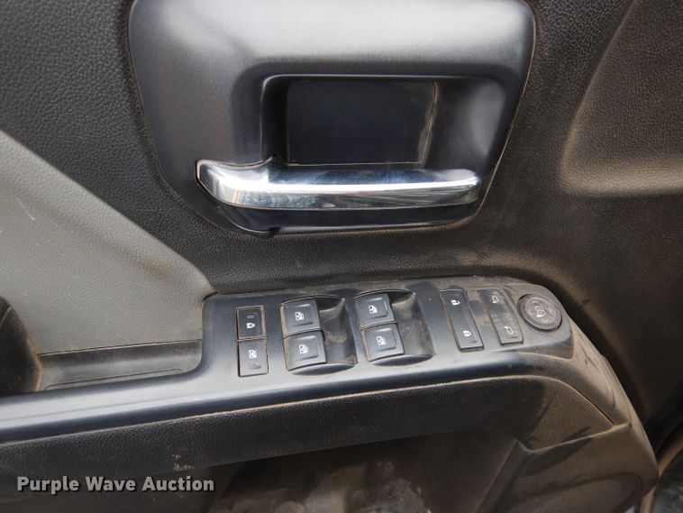 image for item DK3152 2018 Chevrolet Silverado 1500  Crew Cab pickup truck