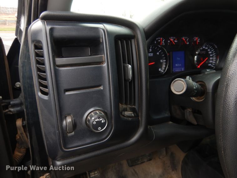 image for item DK3152 2018 Chevrolet Silverado 1500  Crew Cab pickup truck