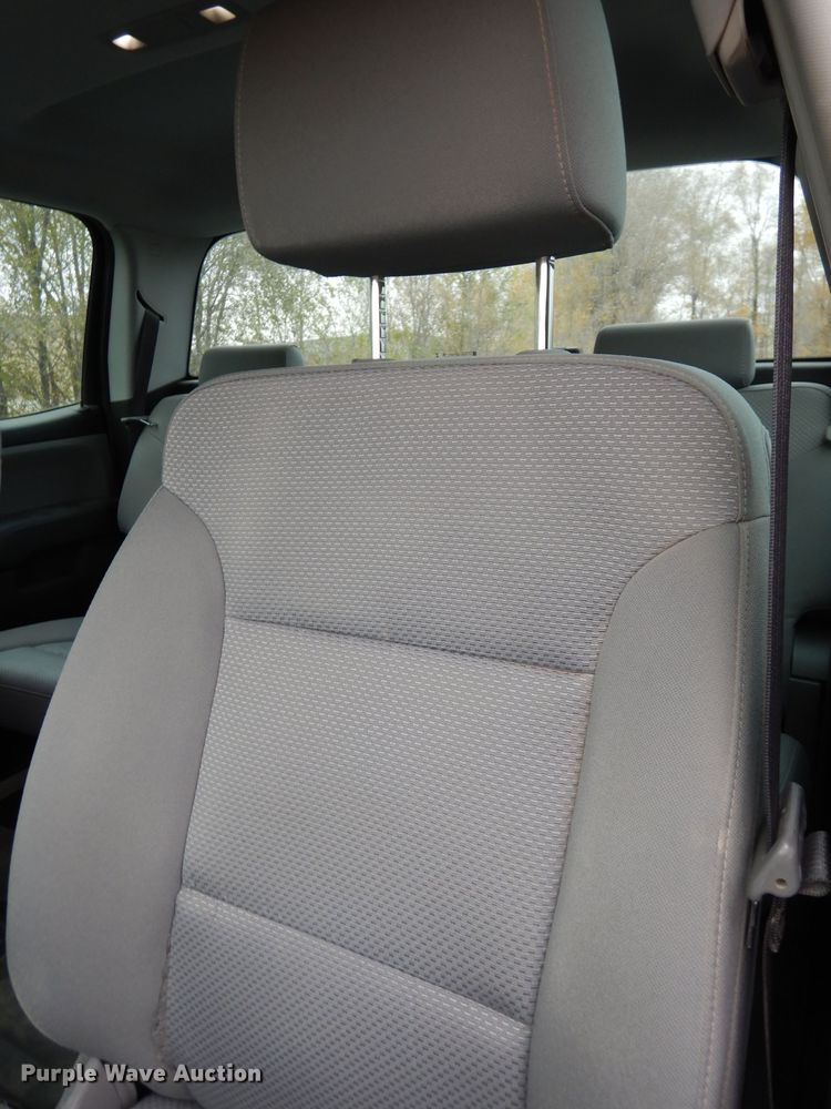 image for item DK3152 2018 Chevrolet Silverado 1500  Crew Cab pickup truck