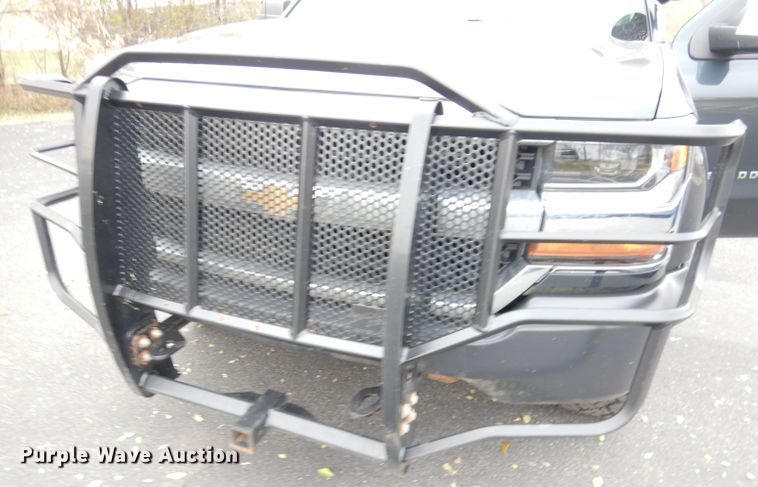 image for item DK3152 2018 Chevrolet Silverado 1500  Crew Cab pickup truck