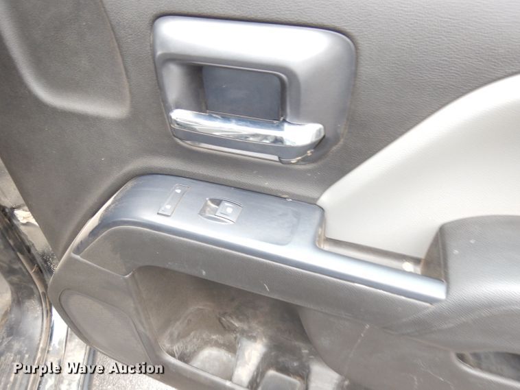 image for item DK3152 2018 Chevrolet Silverado 1500  Crew Cab pickup truck