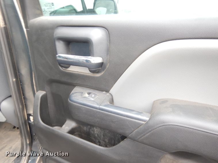 image for item DK3152 2018 Chevrolet Silverado 1500  Crew Cab pickup truck