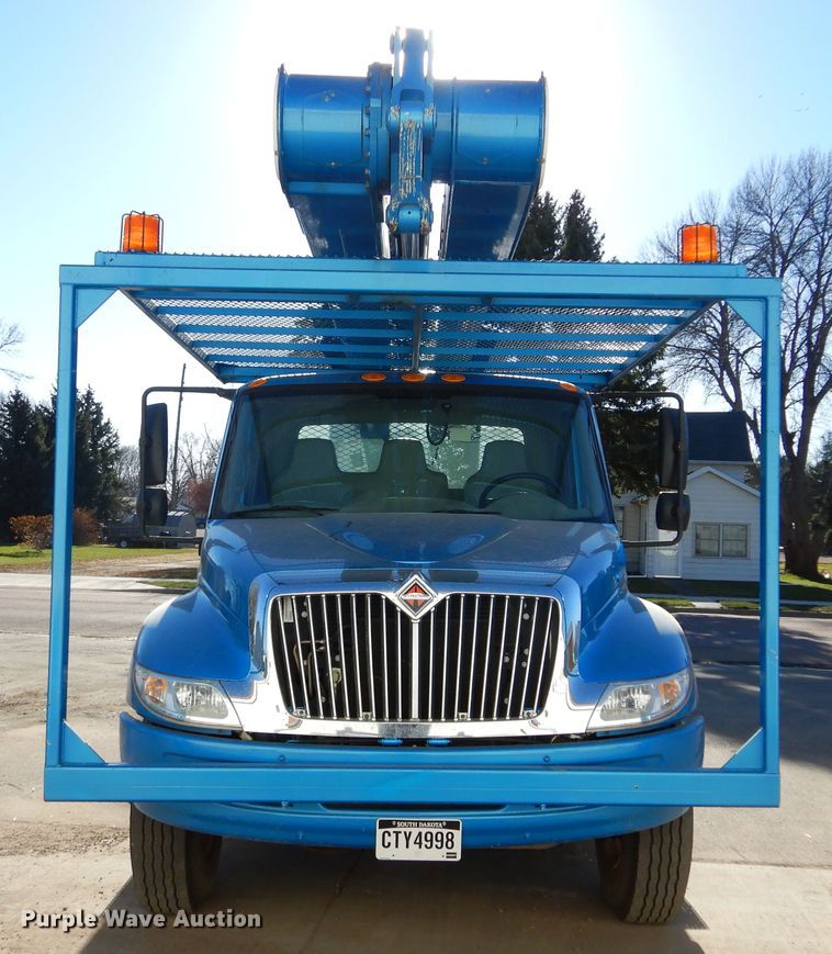 image for item DK3364 2002 International 4300  bucket truck