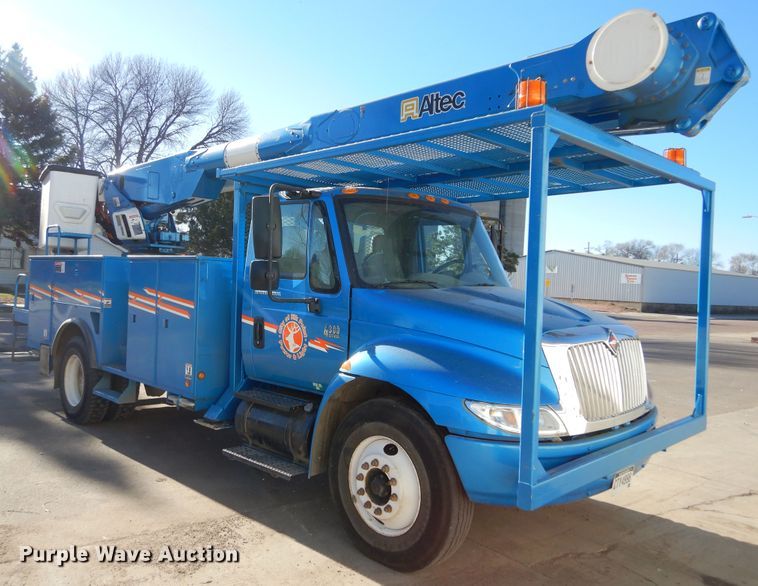 image for item DK3364 2002 International 4300  bucket truck