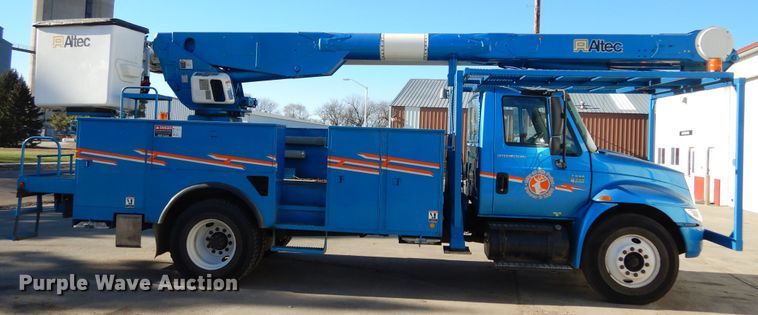 image for item DK3364 2002 International 4300  bucket truck