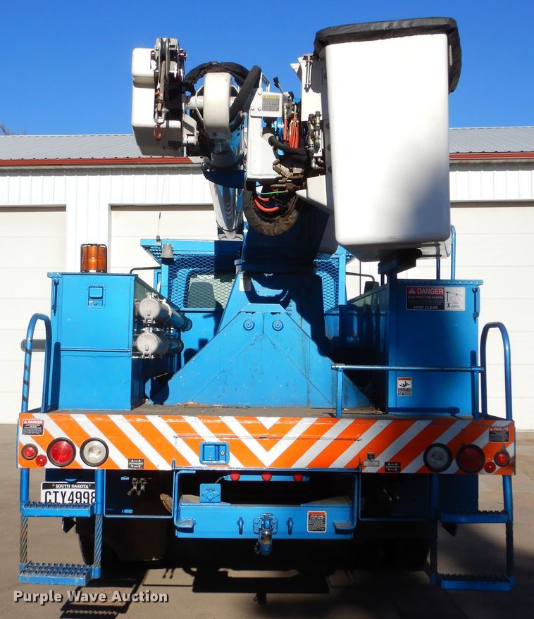 image for item DK3364 2002 International 4300  bucket truck