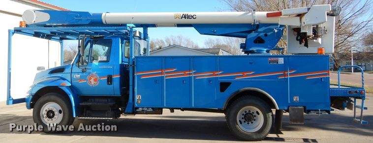 image for item DK3364 2002 International 4300  bucket truck