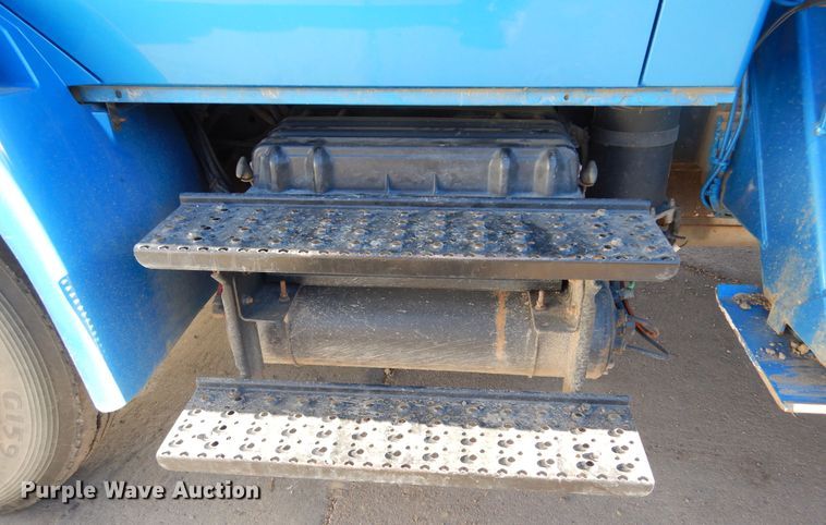 image for item DK3364 2002 International 4300  bucket truck