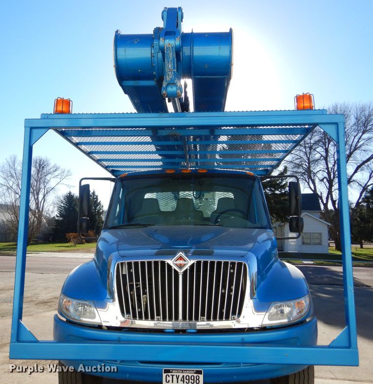 image for item DK3364 2002 International 4300  bucket truck