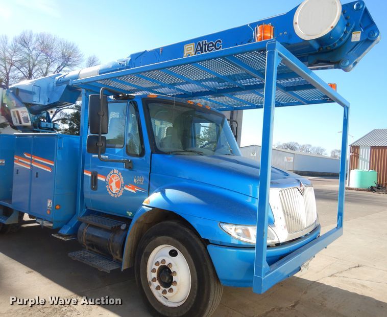 image for item DK3364 2002 International 4300  bucket truck