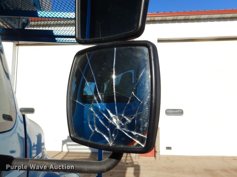 image for item DK3364 2002 International 4300  bucket truck