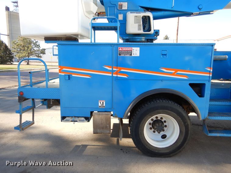 image for item DK3364 2002 International 4300  bucket truck
