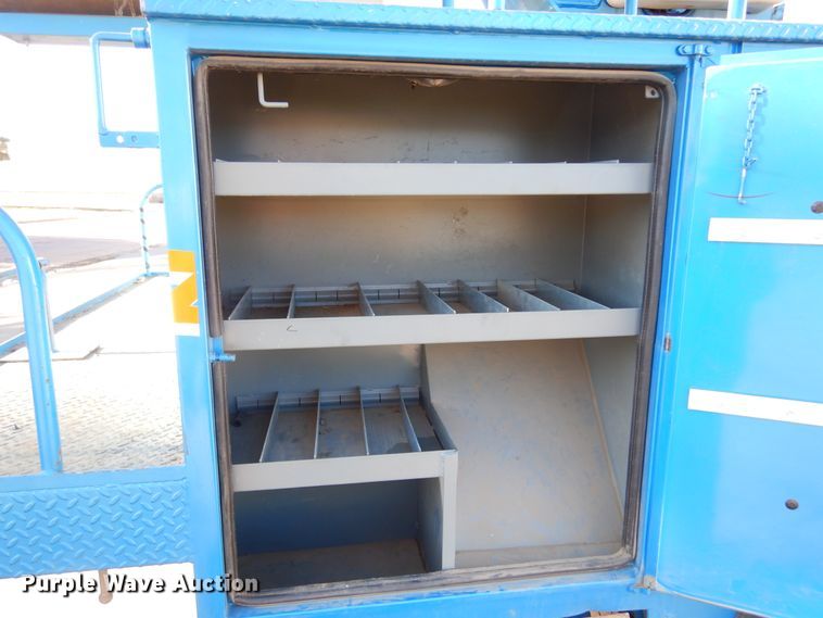 image for item DK3364 2002 International 4300  bucket truck