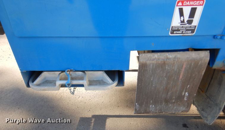 image for item DK3364 2002 International 4300  bucket truck