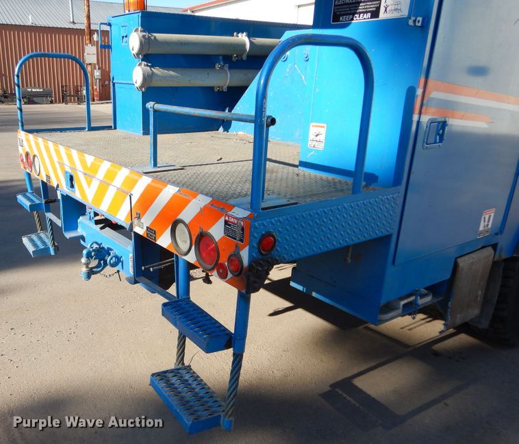 image for item DK3364 2002 International 4300  bucket truck