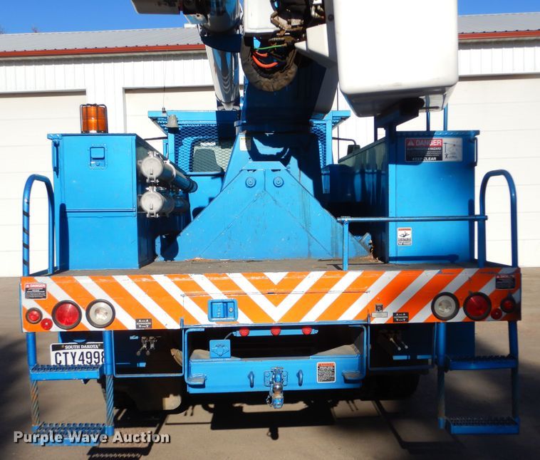 image for item DK3364 2002 International 4300  bucket truck