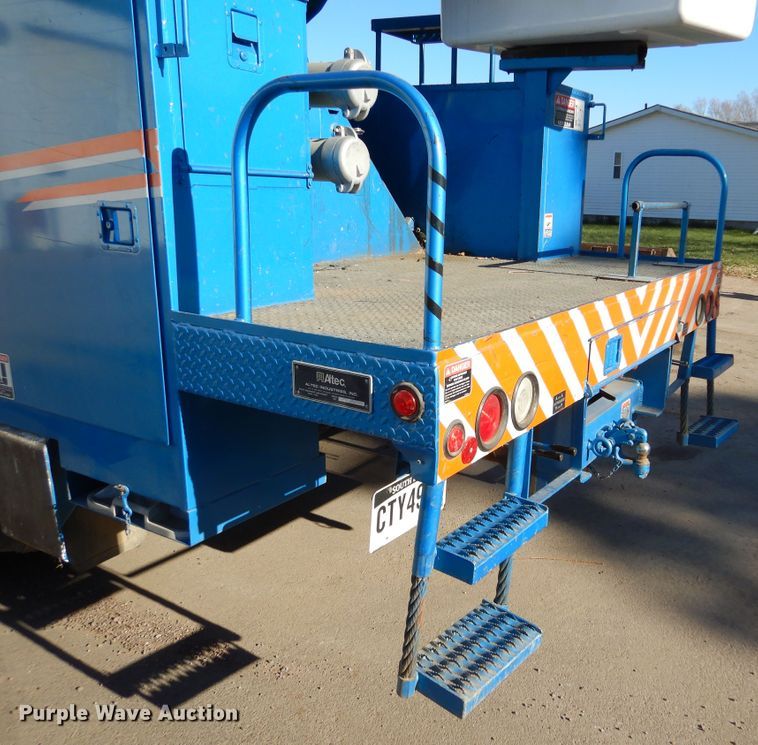 image for item DK3364 2002 International 4300  bucket truck