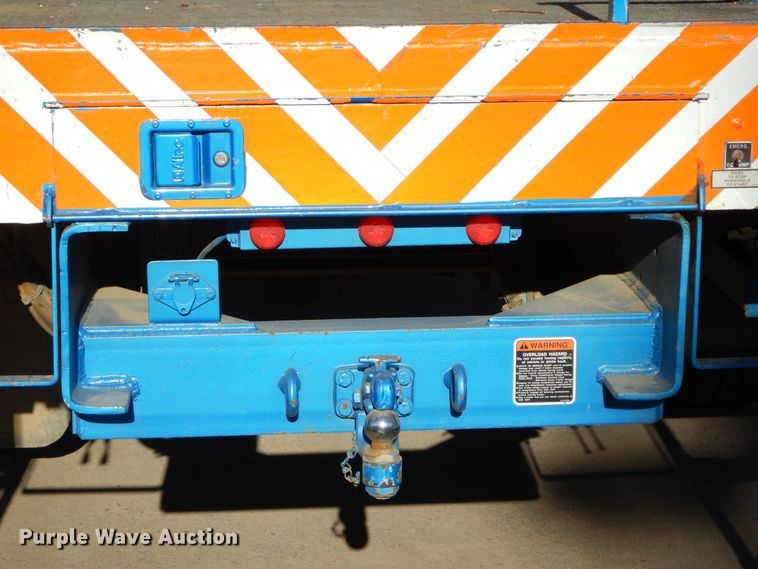 image for item DK3364 2002 International 4300  bucket truck