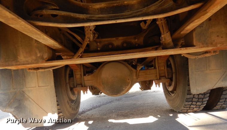 image for item DK3364 2002 International 4300  bucket truck