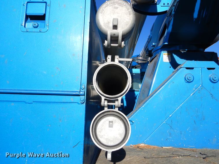 image for item DK3364 2002 International 4300  bucket truck