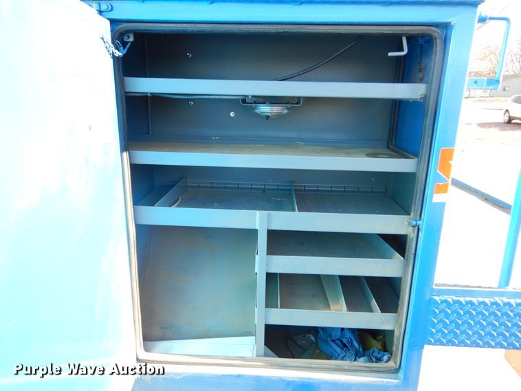 image for item DK3364 2002 International 4300  bucket truck