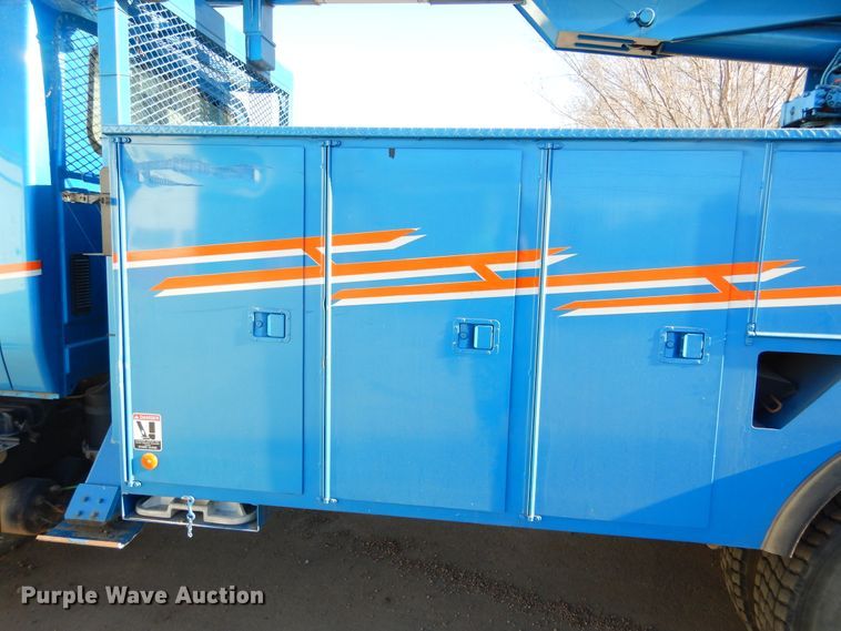 image for item DK3364 2002 International 4300  bucket truck