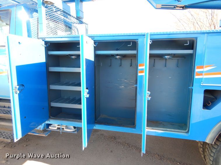 image for item DK3364 2002 International 4300  bucket truck