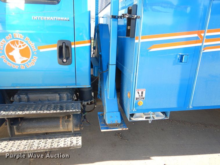 image for item DK3364 2002 International 4300  bucket truck