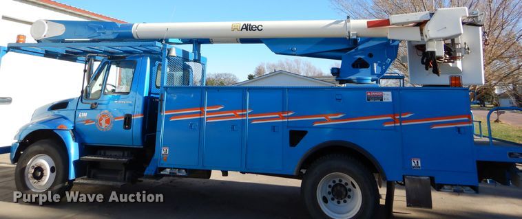 image for item DK3364 2002 International 4300  bucket truck