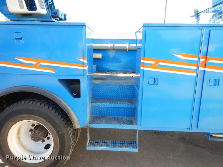 image for item DK3364 2002 International 4300  bucket truck