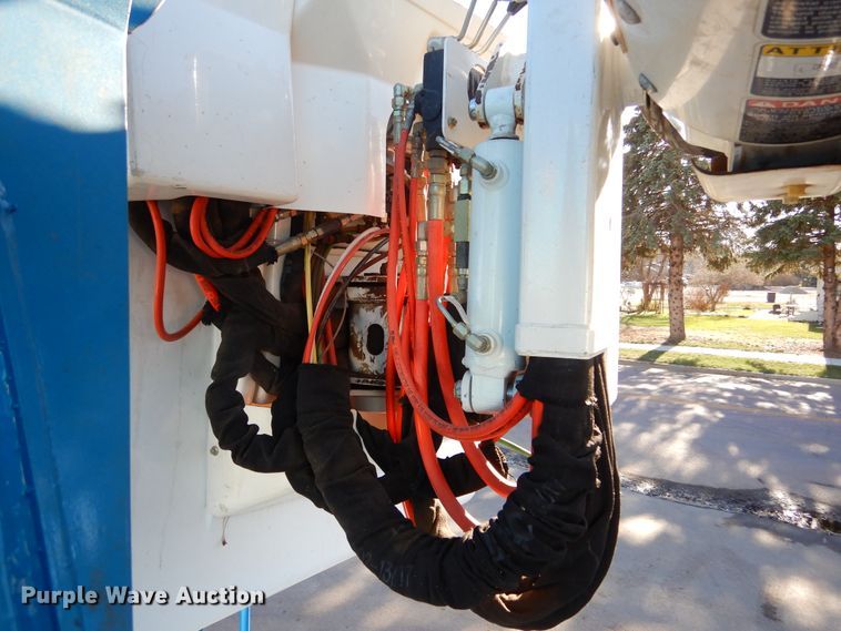 image for item DK3364 2002 International 4300  bucket truck