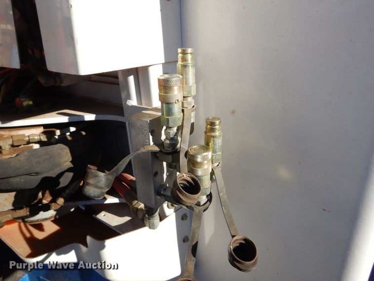 image for item DK3364 2002 International 4300  bucket truck