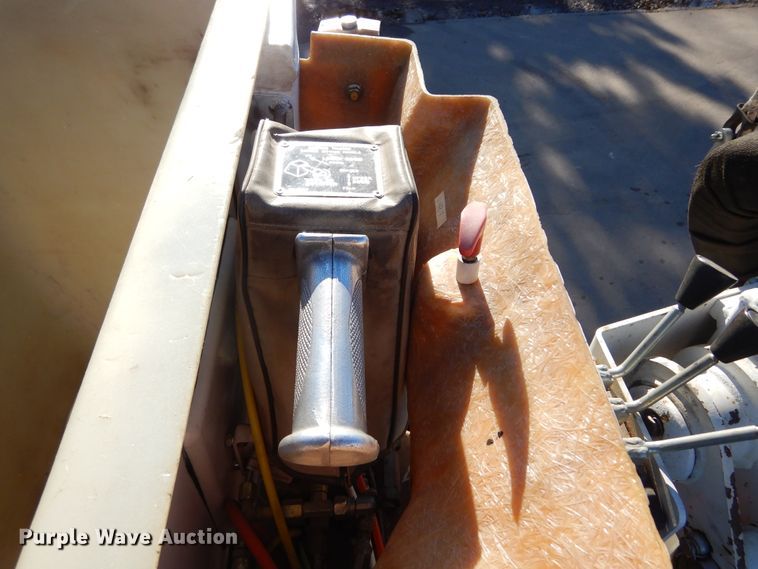 image for item DK3364 2002 International 4300  bucket truck