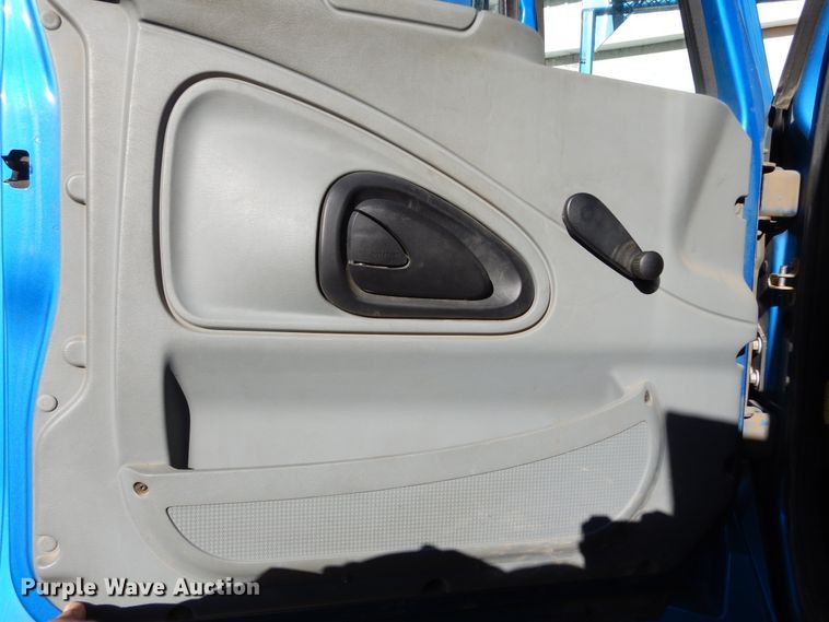 image for item DK3364 2002 International 4300  bucket truck