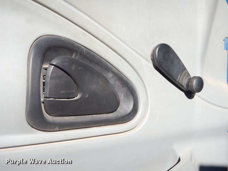 image for item DK3364 2002 International 4300  bucket truck