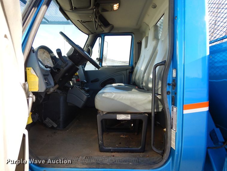 image for item DK3364 2002 International 4300  bucket truck