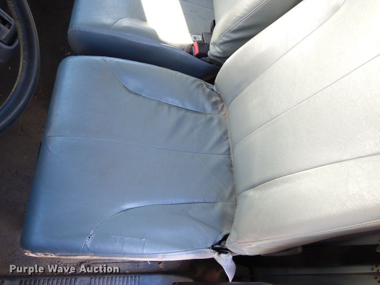 image for item DK3364 2002 International 4300  bucket truck