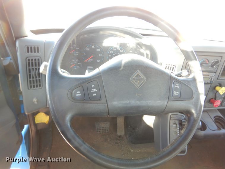 image for item DK3364 2002 International 4300  bucket truck