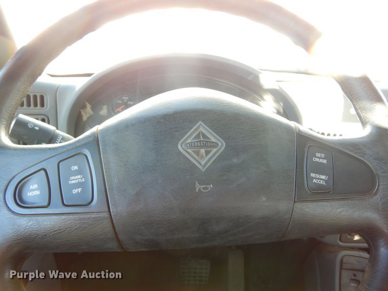 image for item DK3364 2002 International 4300  bucket truck