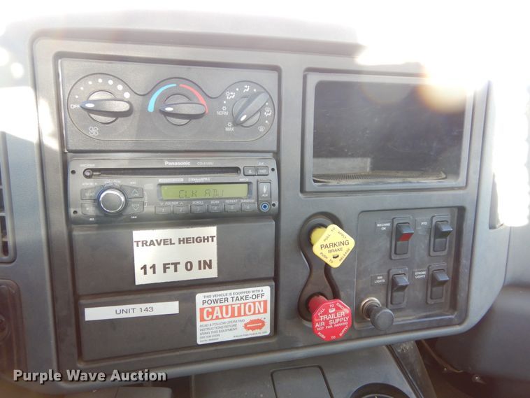 image for item DK3364 2002 International 4300  bucket truck