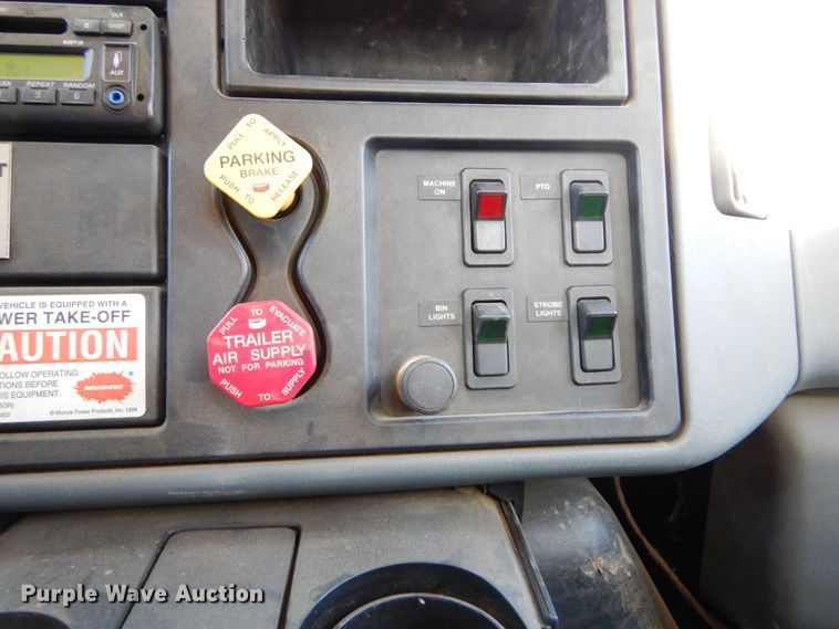 image for item DK3364 2002 International 4300  bucket truck